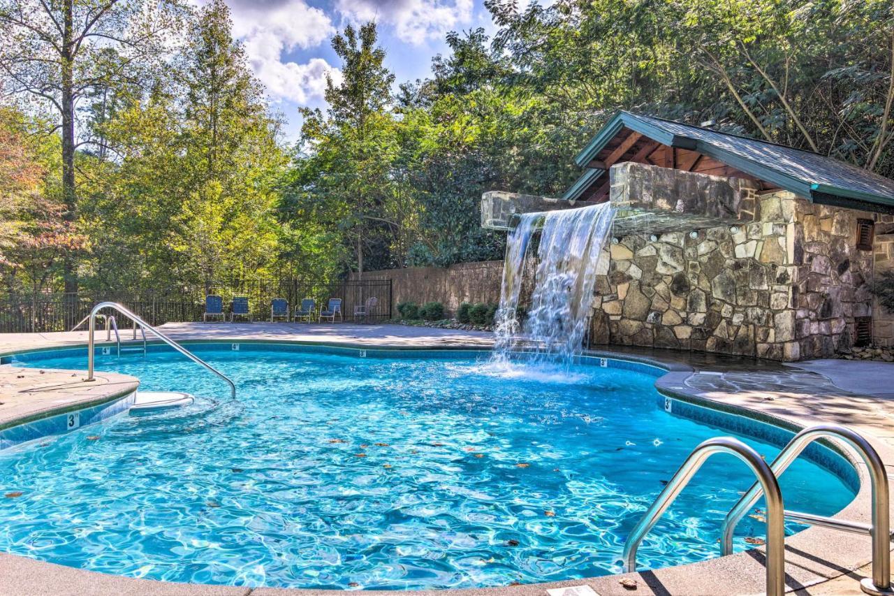 Dog Friendly, Romantic Mtn Getaway Hot Tub Pool Gatlinburg Kültér fotó