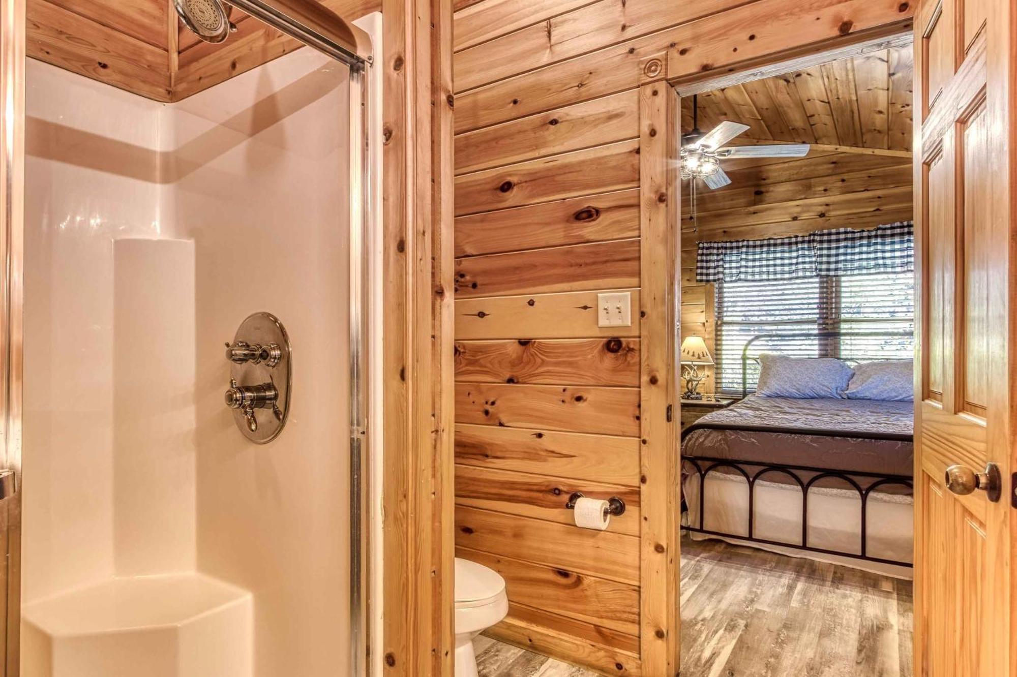 Dog Friendly, Romantic Mtn Getaway Hot Tub Pool Gatlinburg Kültér fotó