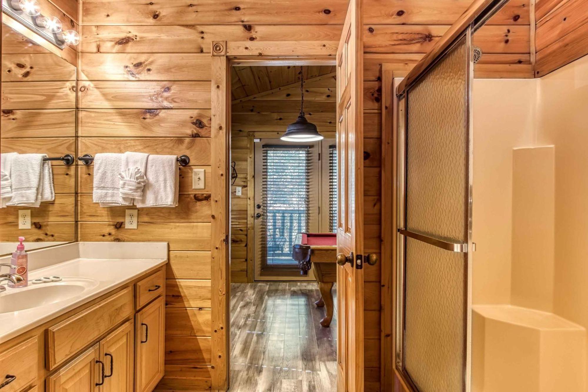 Dog Friendly, Romantic Mtn Getaway Hot Tub Pool Gatlinburg Kültér fotó